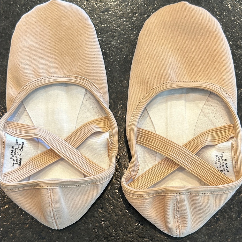 Stelle Ballet slippers size 6.5 MW stretch canvas leather sole nwot
Wrong size
